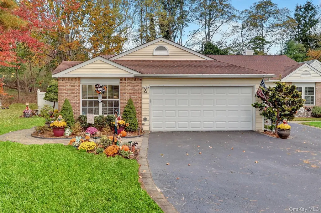 14 Chipmunk Trail Coram NY 11727