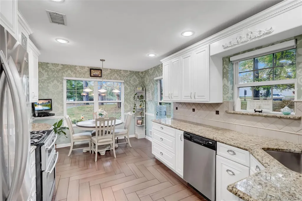 14 Chipmunk Trail Coram NY 11727