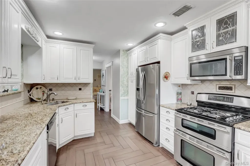 14 Chipmunk Trail Coram NY 11727