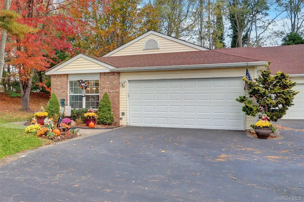 14 Chipmunk Trail Coram NY 11727