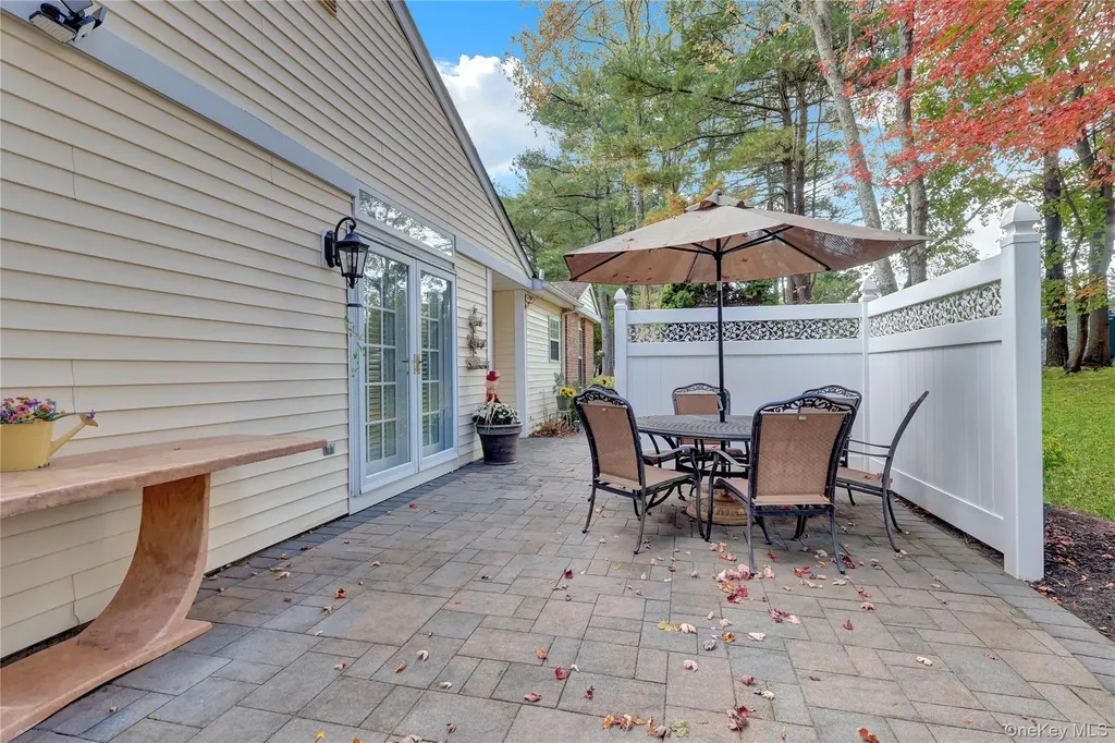 14 Chipmunk Trail Coram NY 11727