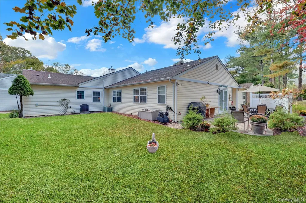 14 Chipmunk Trail Coram NY 11727