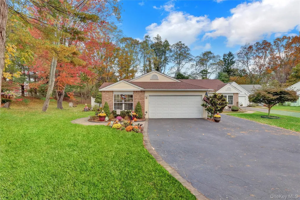14 Chipmunk Trail Coram NY 11727