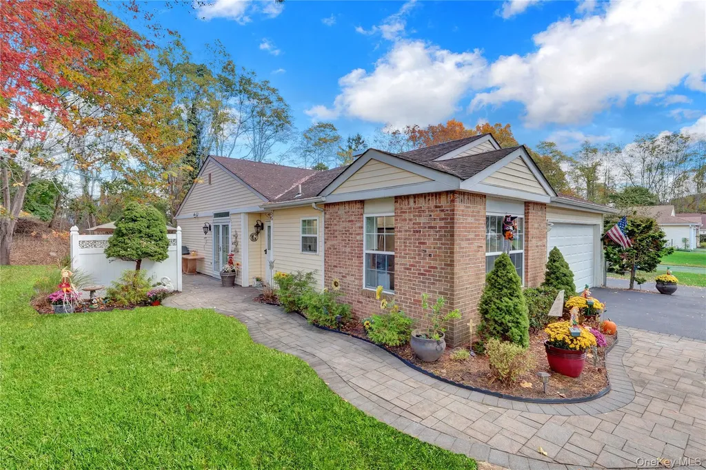 14 Chipmunk Trail Coram NY 11727