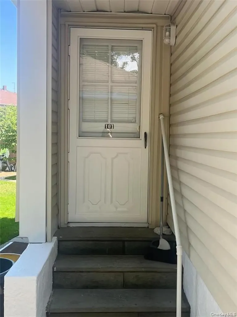 21 White Street Oyster Bay NY 11771