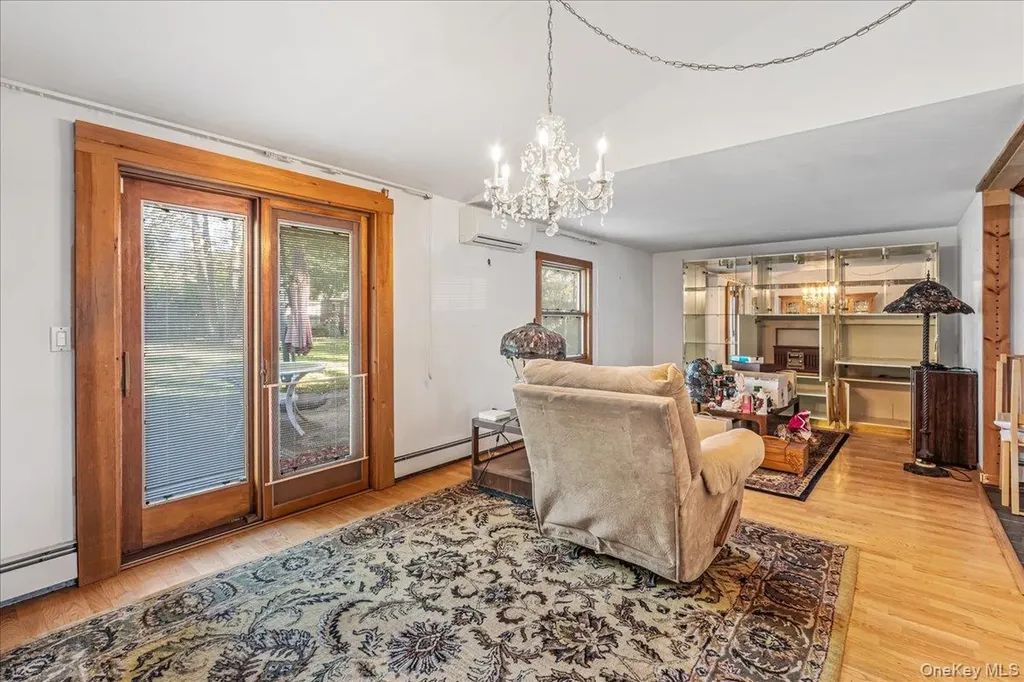 5 Torrey Pine Lane Medford NY 11763
