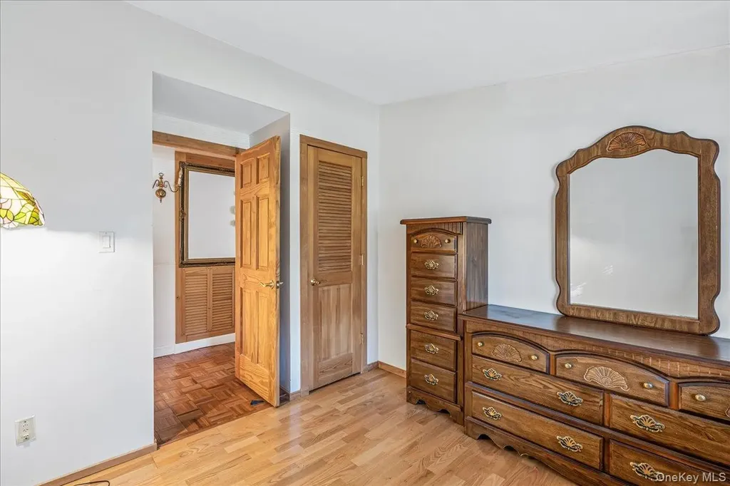 5 Torrey Pine Lane Medford NY 11763