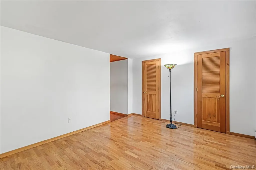 5 Torrey Pine Lane Medford NY 11763