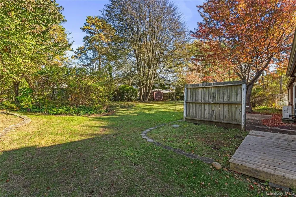 5 Torrey Pine Lane Medford NY 11763