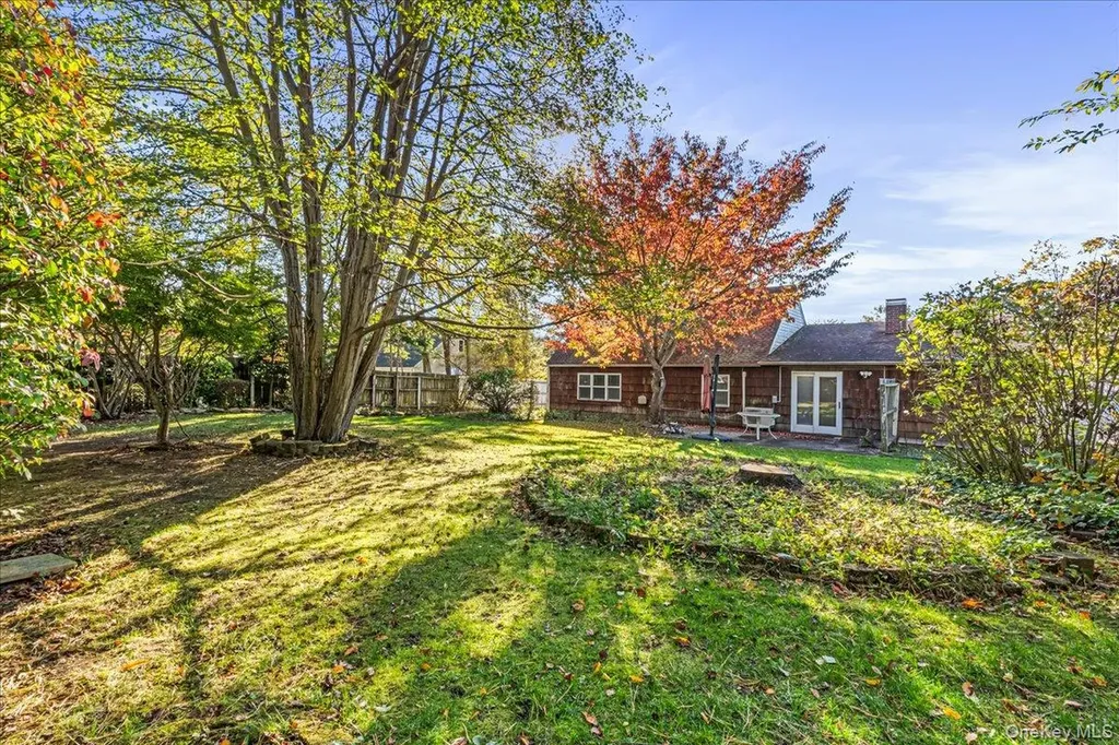 5 Torrey Pine Lane Medford NY 11763