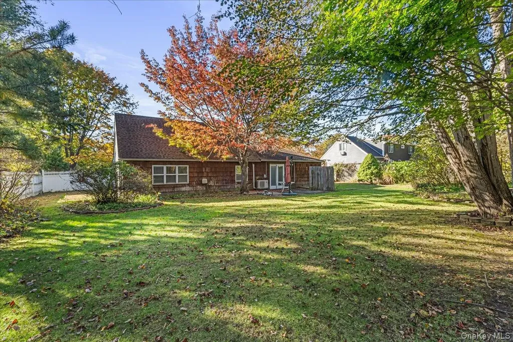 5 Torrey Pine Lane Medford NY 11763
