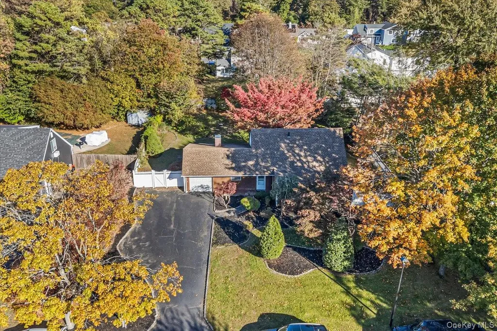 5 Torrey Pine Lane Medford NY 11763