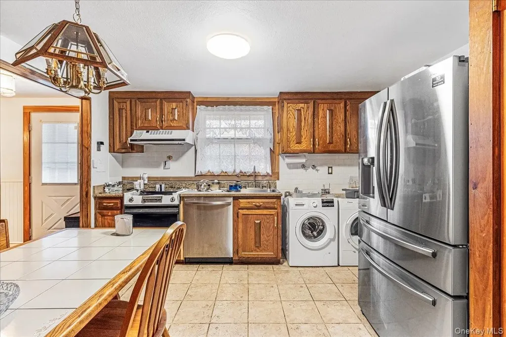 5 Torrey Pine Lane Medford NY 11763