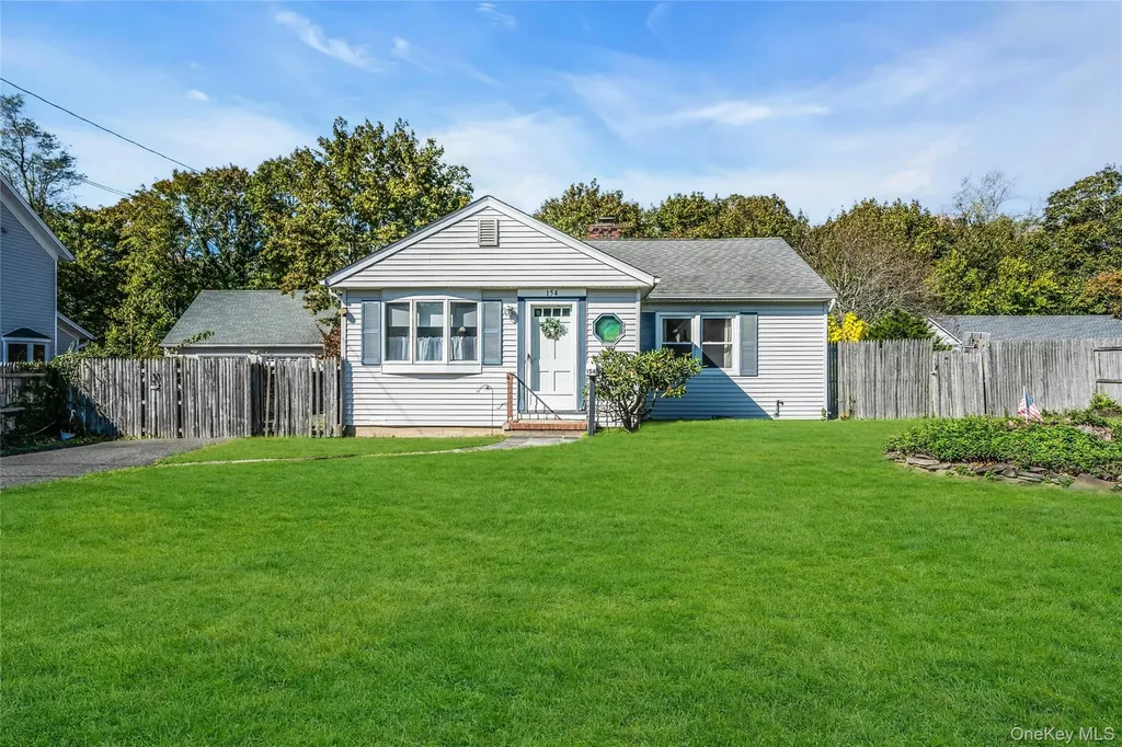 154 Ackerly Street Riverhead NY 11901
