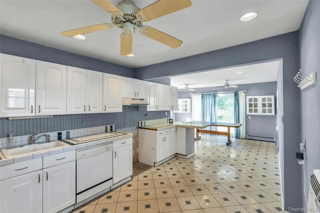 154 Ackerly Street Riverhead NY 11901