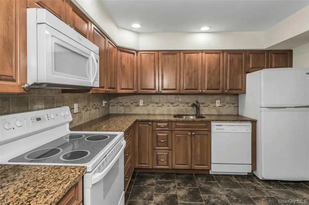 93 Palo Alto Drive Plainview NY 11803