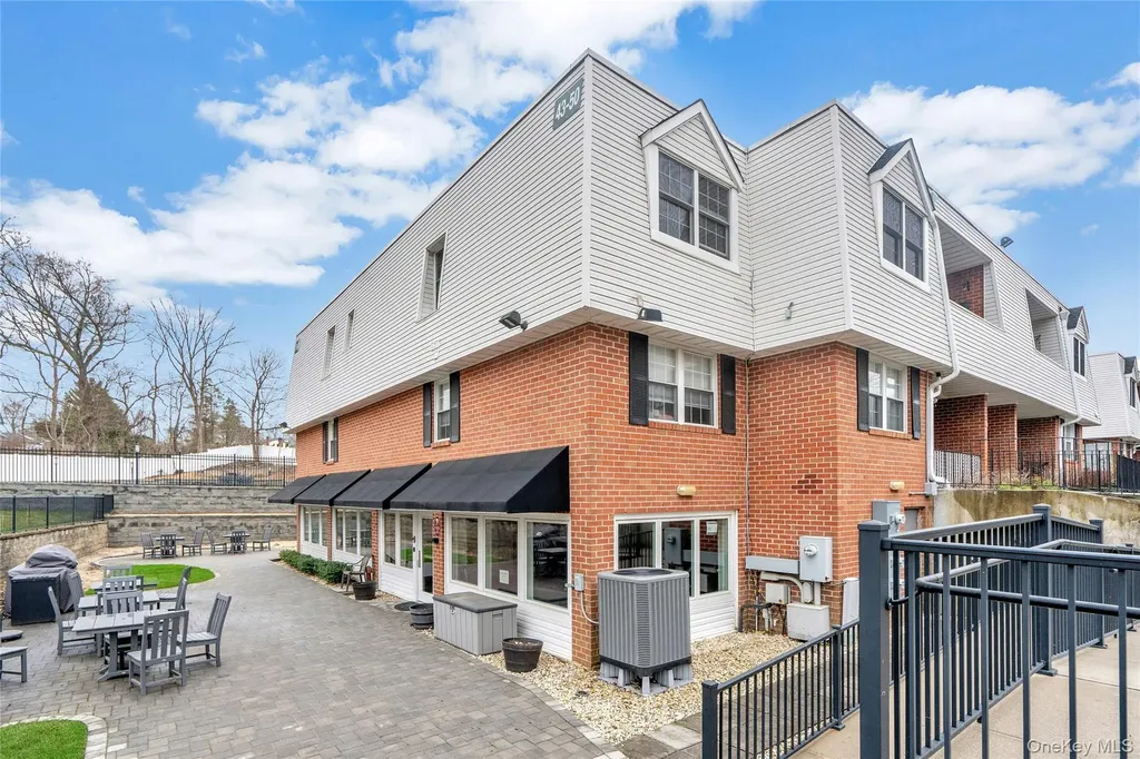 93 Palo Alto Drive Plainview NY 11803