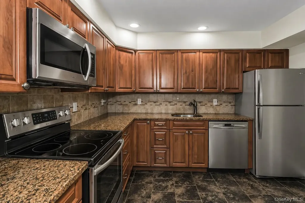93 Palo Alto Drive Plainview NY 11803