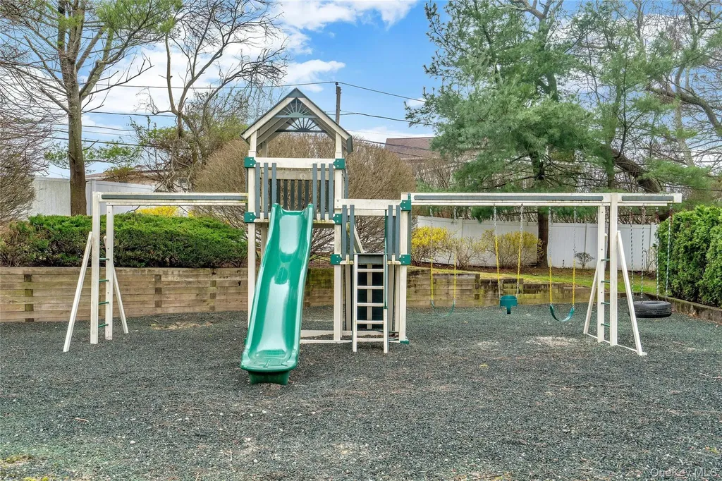 93 Palo Alto Drive Plainview NY 11803