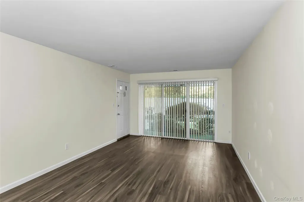 93 Palo Alto Drive Plainview NY 11803