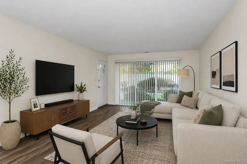 93 Palo Alto Drive Plainview NY 11803