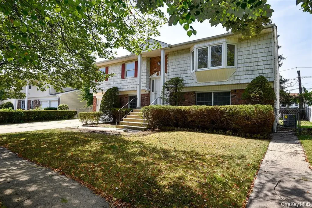 65 Bluebird Lane Plainview NY 11803