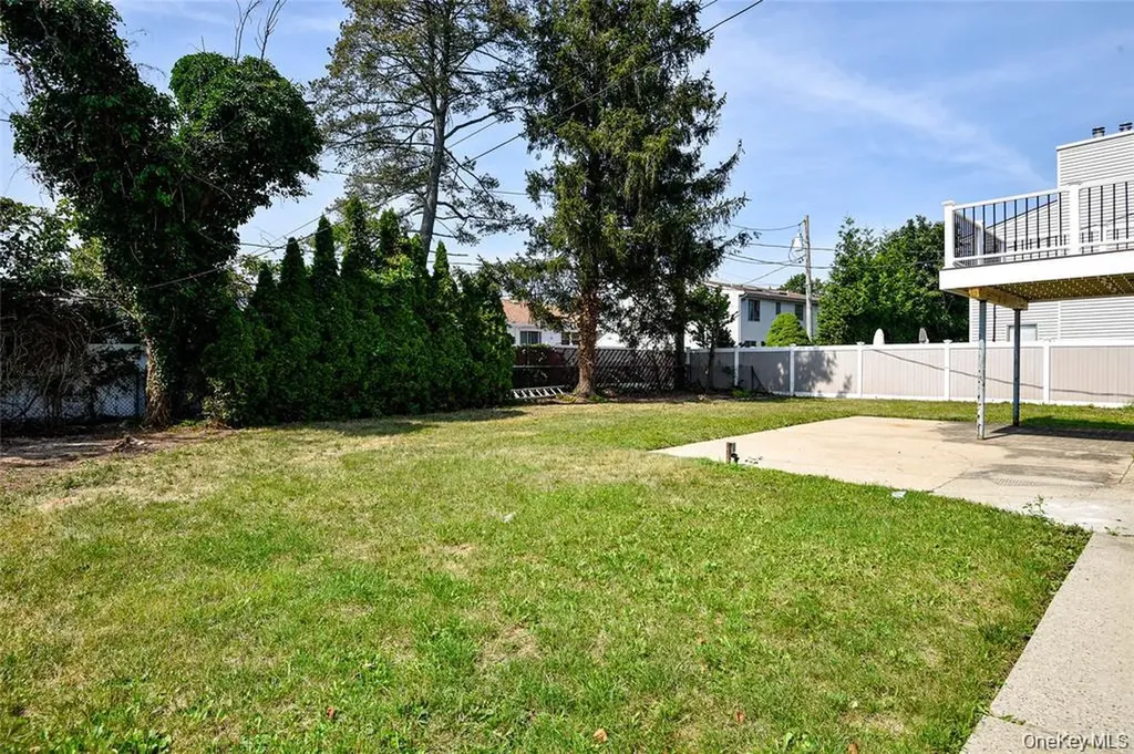 65 Bluebird Lane Plainview NY 11803