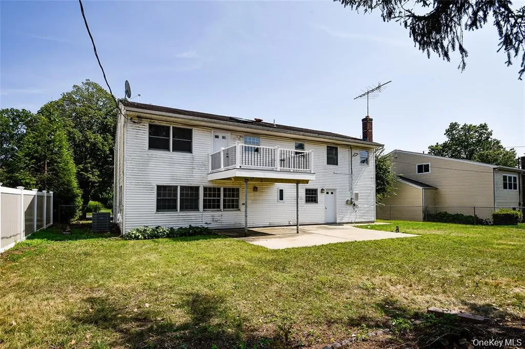 65 Bluebird Lane Plainview NY 11803