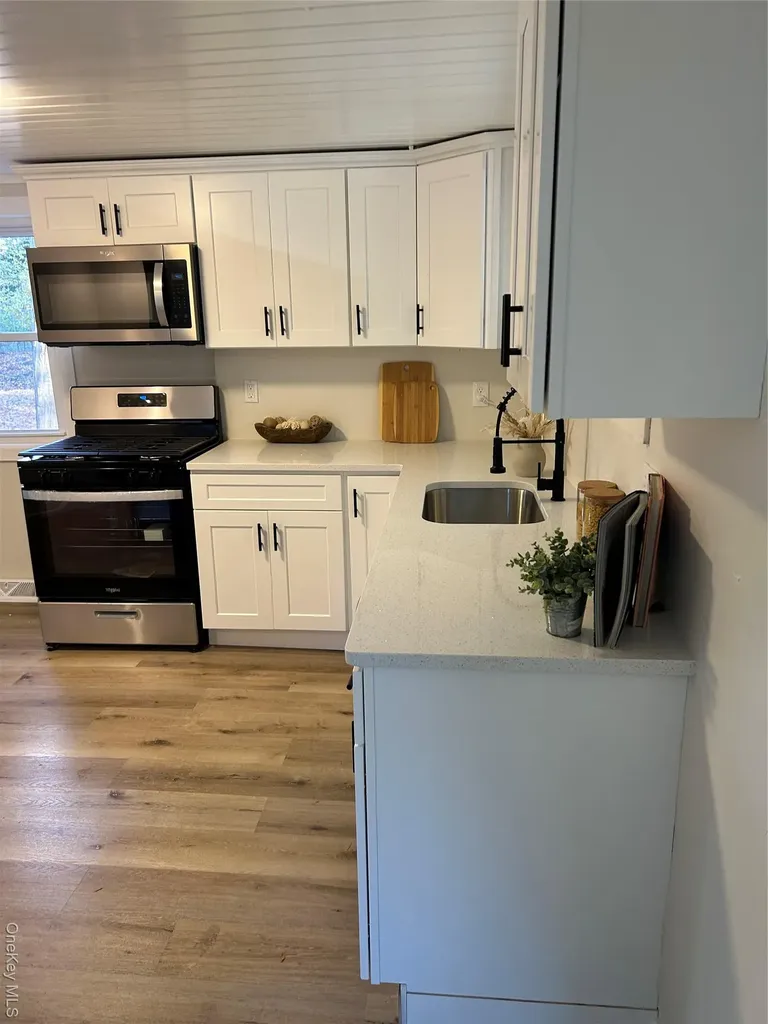 55 Peenpack Trail Huguenot NY 12746