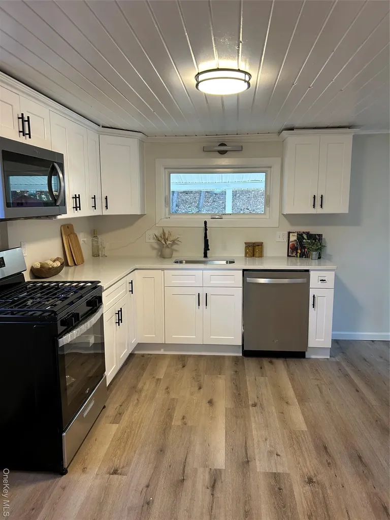 55 Peenpack Trail Huguenot NY 12746