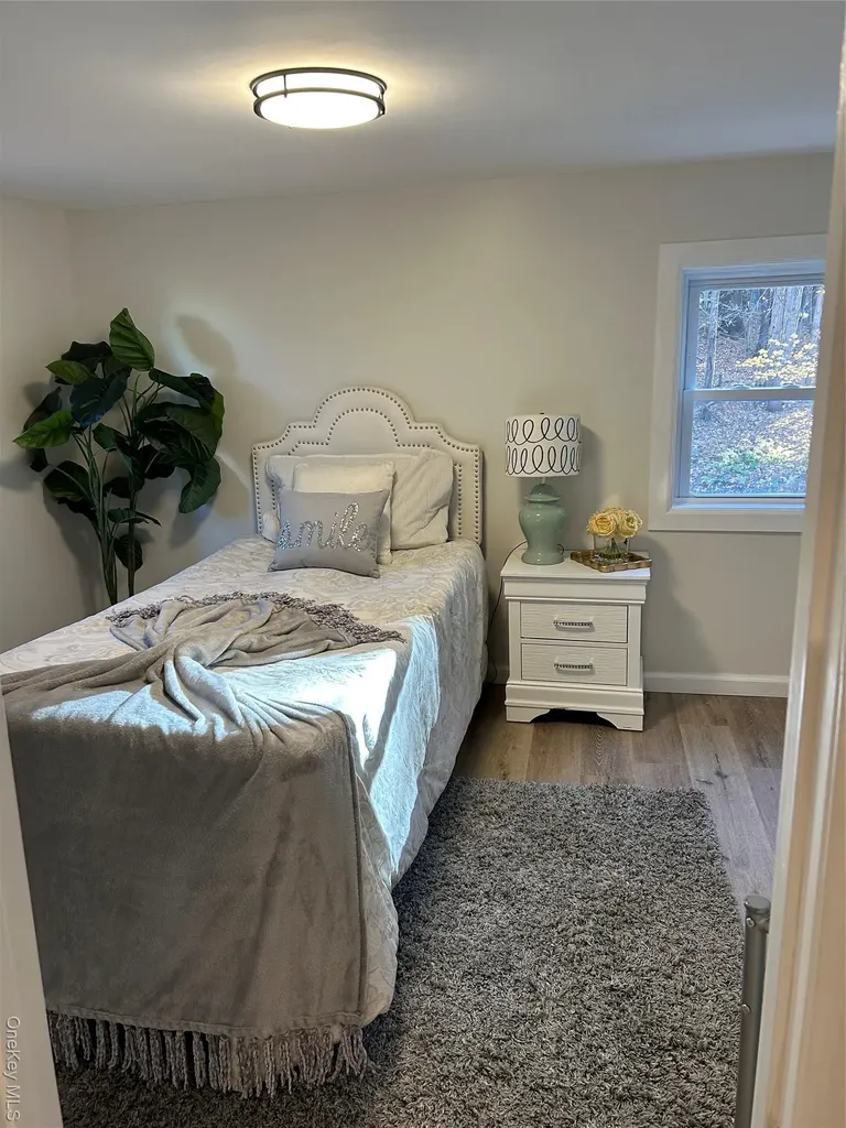 55 Peenpack Trail Huguenot NY 12746
