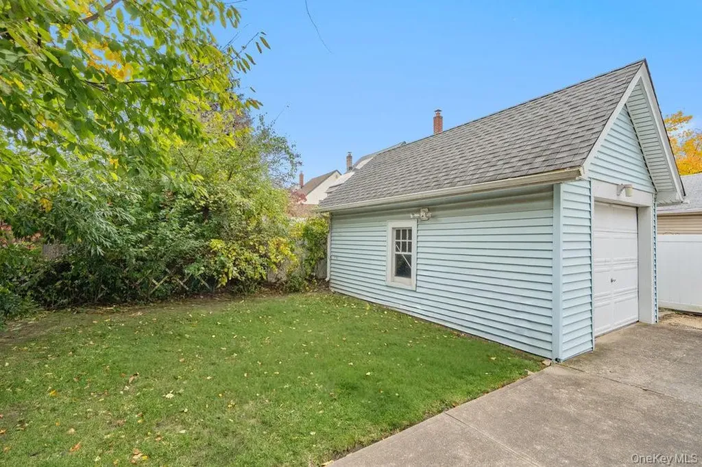 80 Munro Boulevard Valley Stream NY 11581