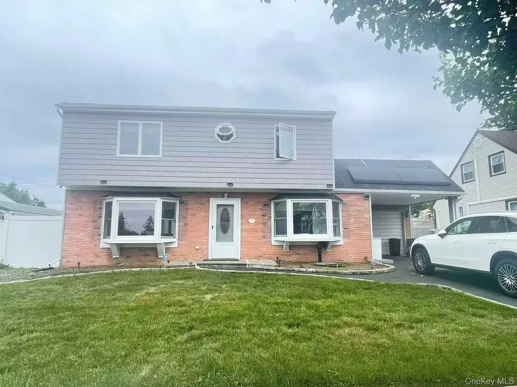 110 Parkside Drive N Levittown NY 11756