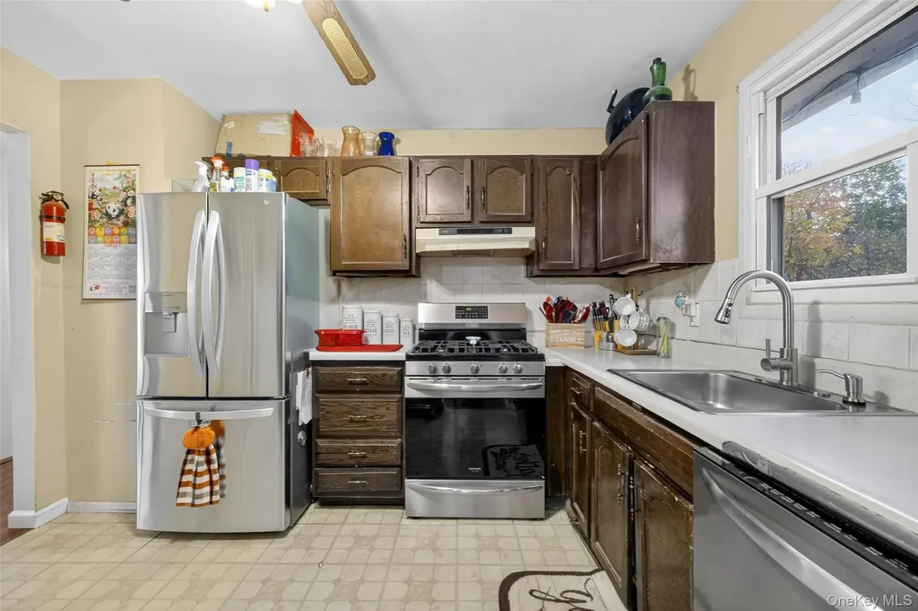 5 David Court Poughkeepsie NY 12603