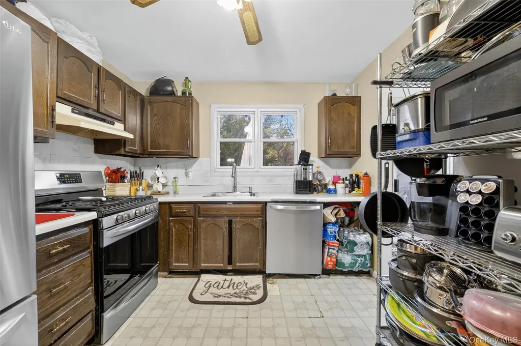 5 David Court Poughkeepsie NY 12603
