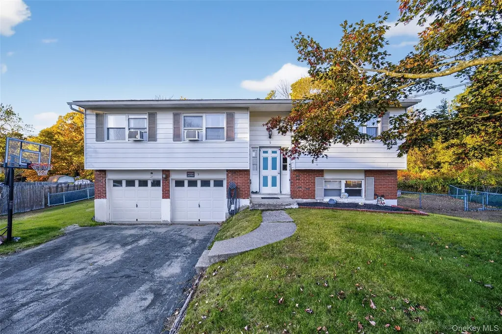 5 David Court Poughkeepsie NY 12603