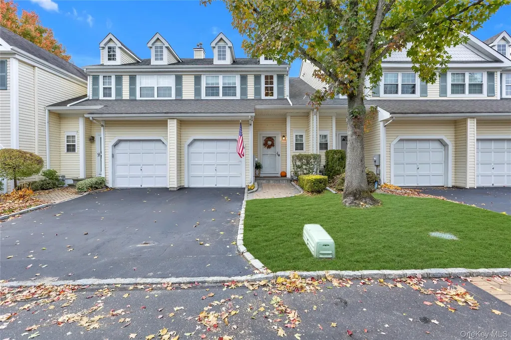 32 Scarborough Drive Smithtown NY 11787