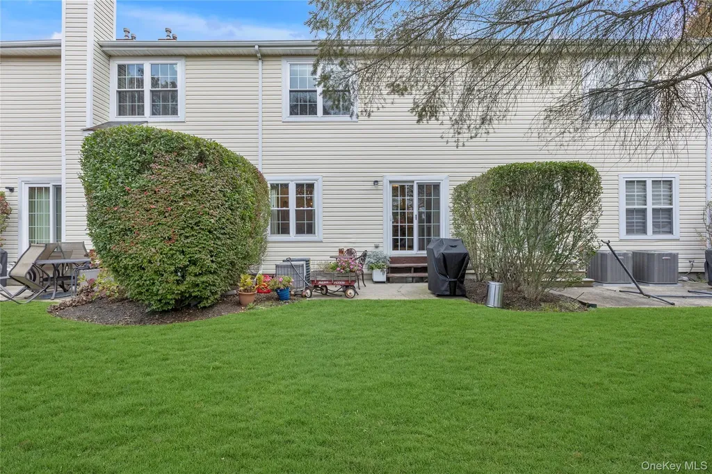 32 Scarborough Drive Smithtown NY 11787