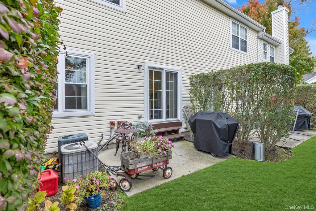 32 Scarborough Drive Smithtown NY 11787