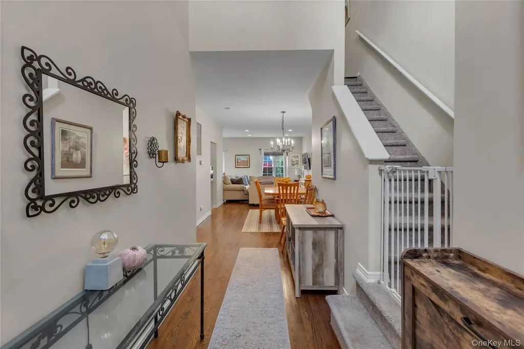 32 Scarborough Drive Smithtown NY 11787