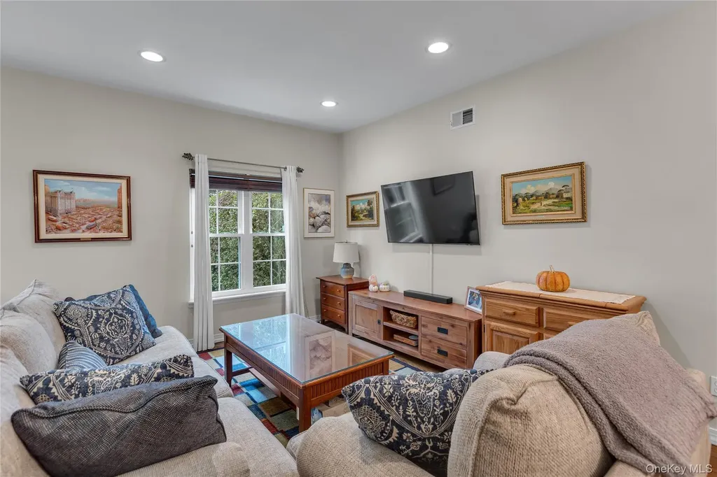 32 Scarborough Drive Smithtown NY 11787