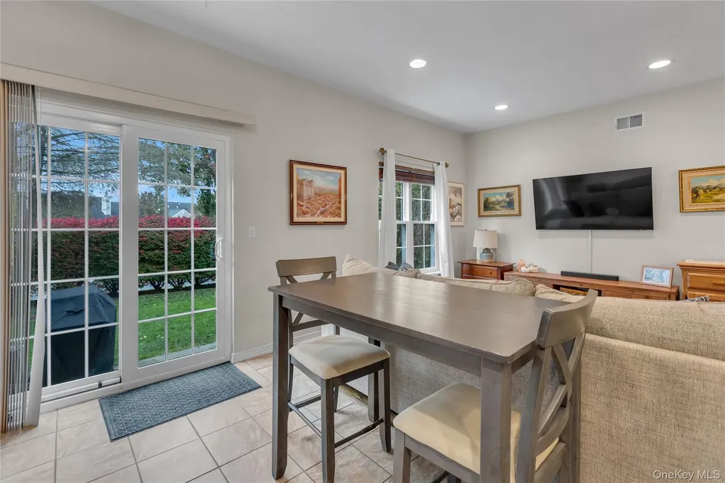 32 Scarborough Drive Smithtown NY 11787