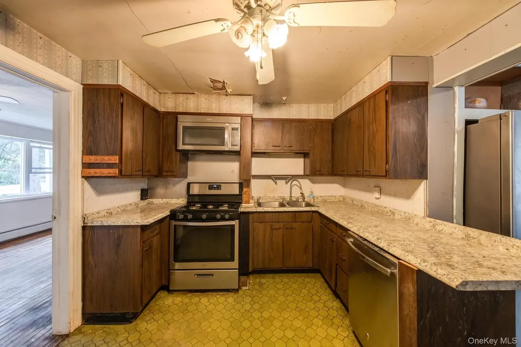 88 Buckingham Avenue Poughkeepsie NY 12601
