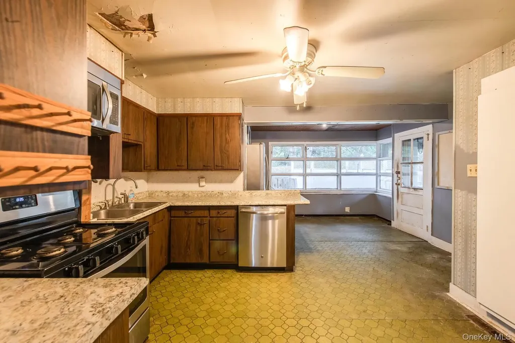 88 Buckingham Avenue Poughkeepsie NY 12601