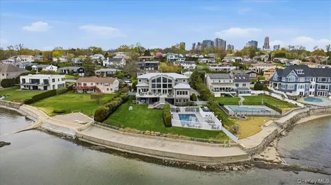 135 Kensington Oval New Rochelle NY 10805