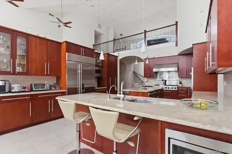 135 Kensington Oval New Rochelle NY 10805