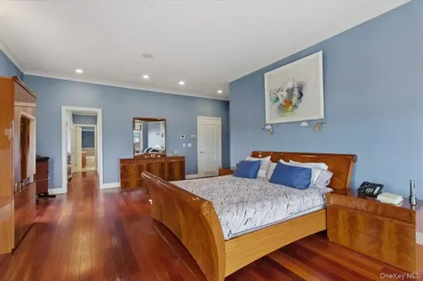 135 Kensington Oval New Rochelle NY 10805