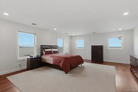 135 Kensington Oval New Rochelle NY 10805