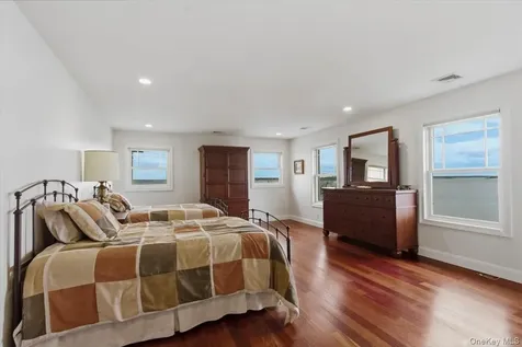 135 Kensington Oval New Rochelle NY 10805