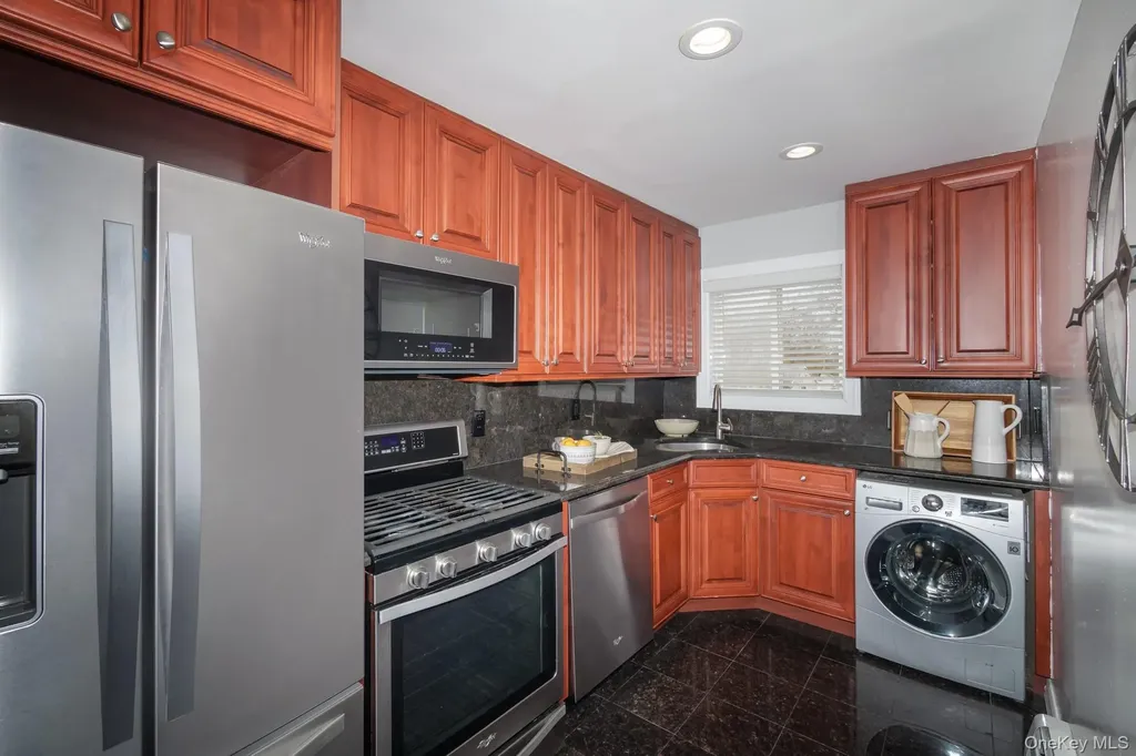 40 Broadway Amityville NY 11701